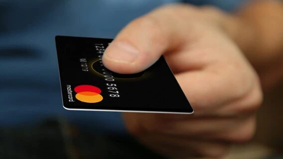 Mastercard та ПриватБанк вперше в Україні провели оплату, зроблену ШІ-агентом